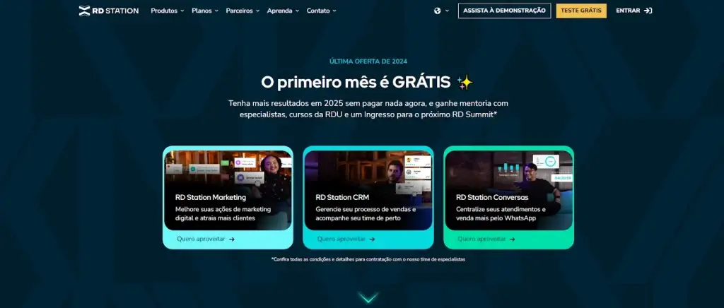 Página principal do RD Station com destaque para a oferta de um mês grátis em marketing digital, incluindo CRM e suporte especializado.