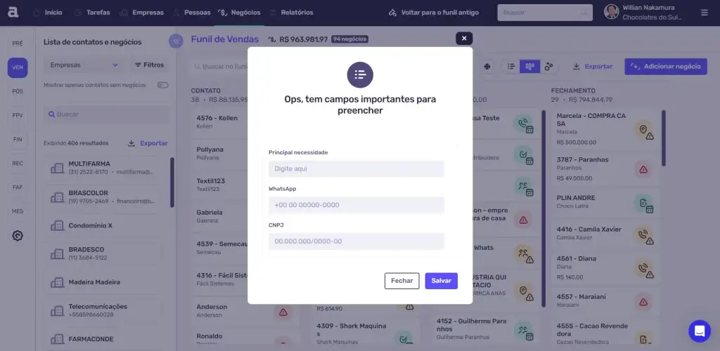 Tela de sistema administrativo apresentando mensagem de erro sobre campos obrigatórios a serem preenchidos, com campos para WhatsApp e CNPJ.